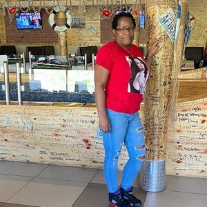 Meet your Posher, Sharon